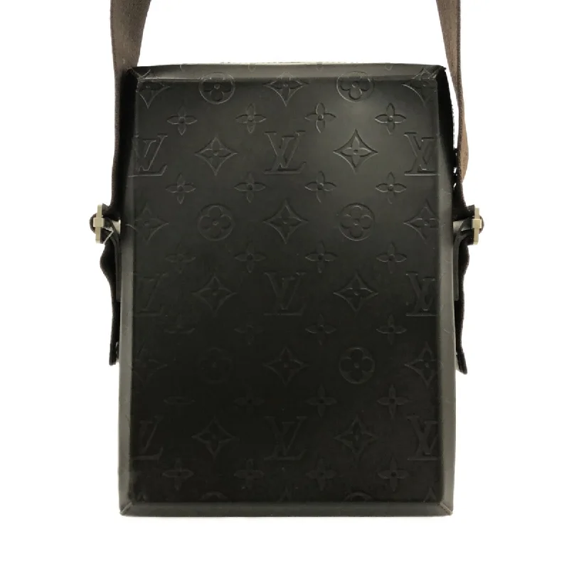 Louis Vuitton Alma bags with a monogram - embossed leather surfaceLouis Vuitton Brown Patent leather Bobby shoulder bag