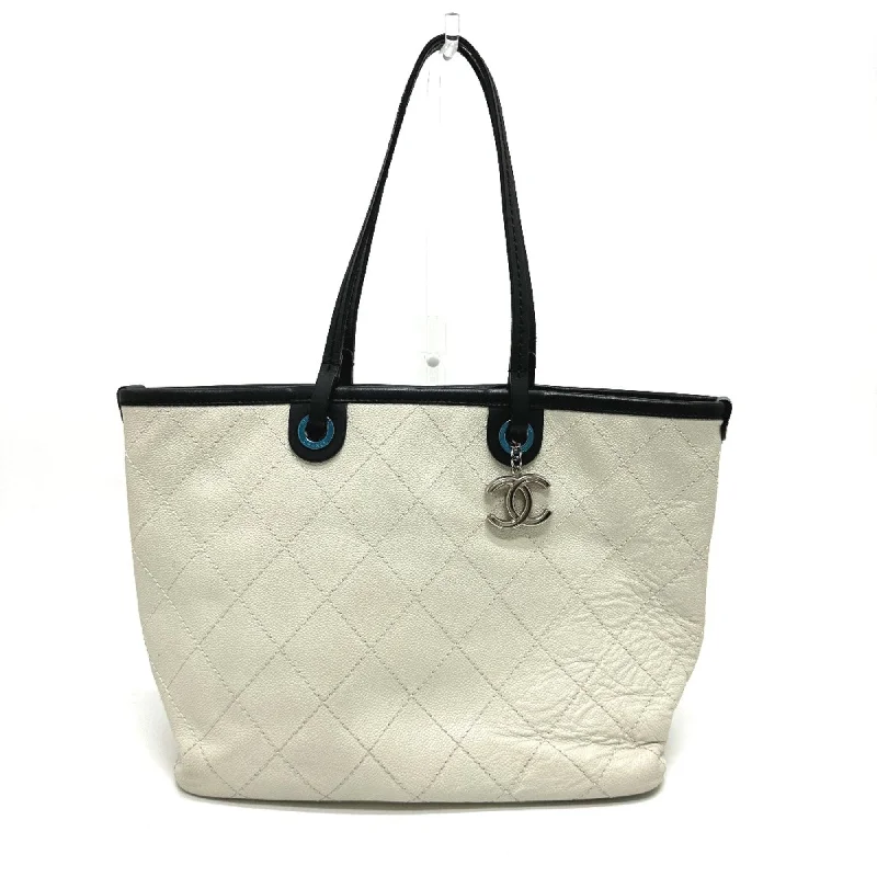 Chanel bags with the perfect balance of luxury and functionalityChanel CC Mark Shoulder Bag Bag Tote Bag White