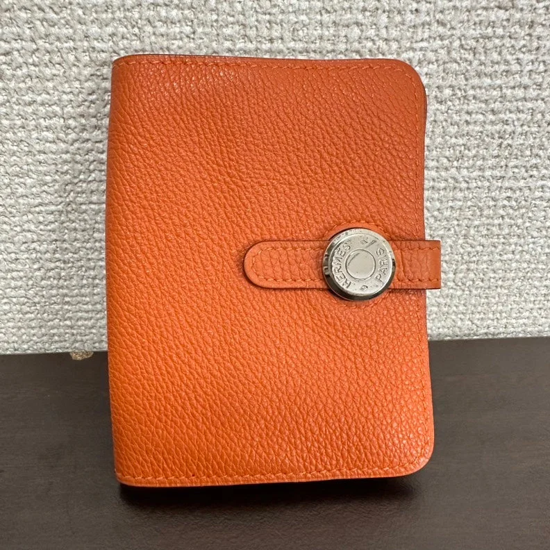 Easy - to - Clean Hermes Bags for Busy LifestylesHermes Orange Leather Card Case