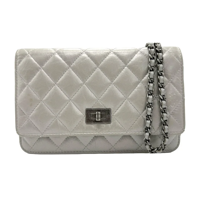 Chanel bags for those who value investment piecesCHANEL Chain Wallet 2.55 Leather Matte Silver Women's z1886