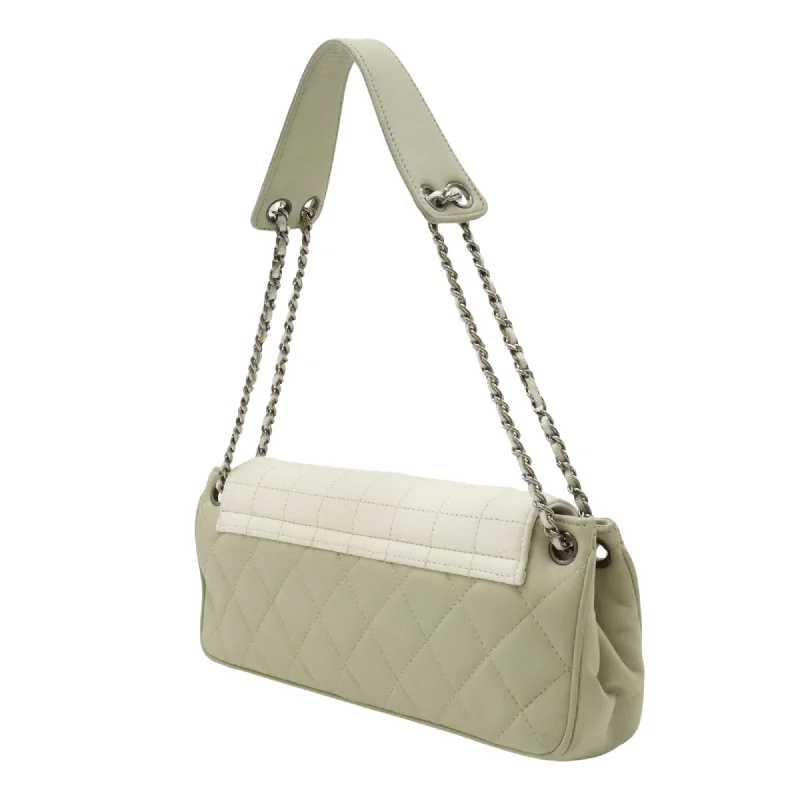 Chanel bags with the perfect balance of luxury and functionalityCHANEL Chocolate bar Shoulder Bag